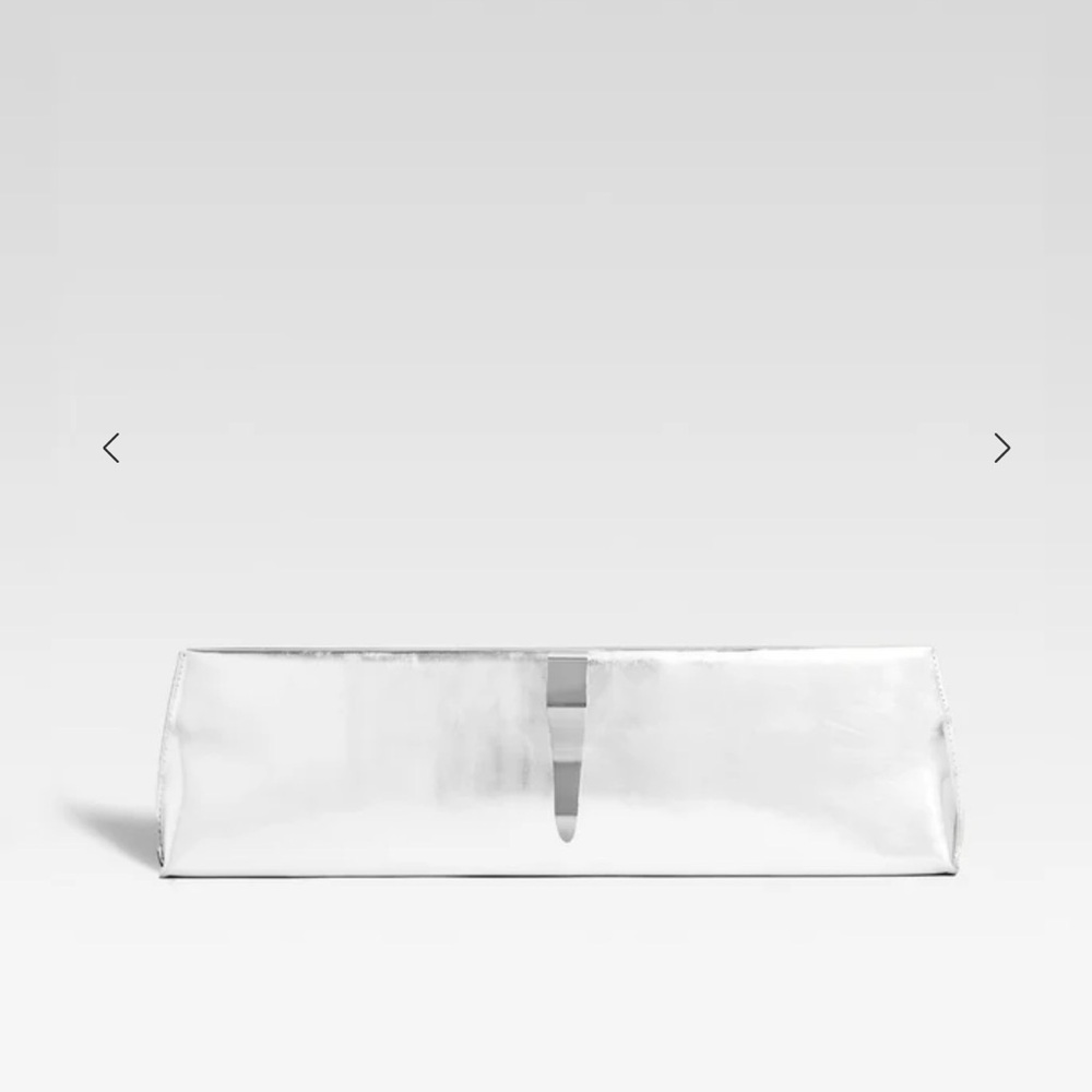 SOLD OUT ONLINE RETROFETE PURSE. Brand new with tag!! - Picture 2 of 16